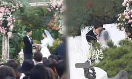 Song Hye Kyo – Song Joong Ki trao nhẫn cưới, hôn nhau say đắm