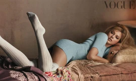 Taylor Swift bất ngờ khoe dáng tròn đầy nảy nở