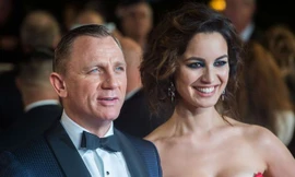 Chàng điệp viên Daniel Craig và mỹ nhân nước Pháp - Bérénice Lim Marlohe (vai Severine) của tập phim 007 Skyfall.