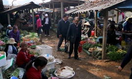 Lạ lùng phiên chợ cuối năm ở thủ đô chỉ dành cho quý ông