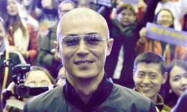 Khoảnh khắc tươi cười hiếm thấy của Hoắc Kiến Hoa