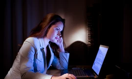 Làm việc buổi đêm gây hại cho sức khỏe thế nào?