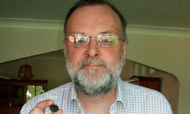 Hắt hơi ra đầu phi tiêu kẹt trong mũi 44 năm