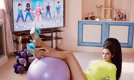 Thiên thần nội y Adriana Lima hóa bà nội trợ nổi loạn siêu quyến rũ