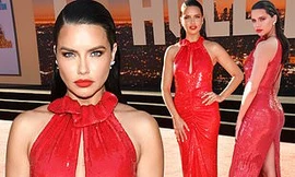 Adriana Lima quyến rũ với đầm đỏ tôn đường cong 'rực lửa'