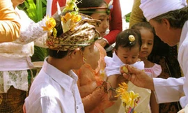 Khám phá những tục lệ kỳ lạ về sinh nở trên thế giới