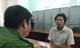 Nghi can Hảo tại cơ quan điều tra. Ảnh CA