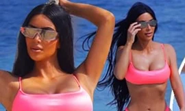 Kim 'siêu vòng 3' dáng vóc tuyệt mỹ ở Bali