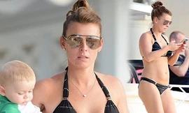 Vợ Wayne Rooney diện bikini thả dáng sau sinh 8 tháng