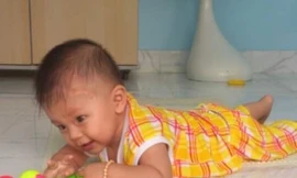 Cậu bé bị đâm xuyên não khỏe mạnh đón thôi nôi