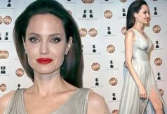 Angelina Jolie diện váy xẻ cao, đẹp lộng lẫy như nữ thần