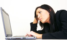 Vợ tò mò về người yêu cũ qua Facebook