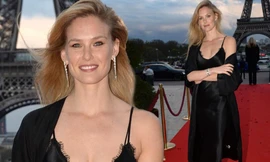 Tình cũ tài tử Titanic cuốn hút ánh nhìn giữa kinh đô thời trang Paris