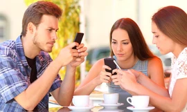 8X, 9X đời đầu ở Mỹ: Những con người cô đơn, khao khát có bạn thân