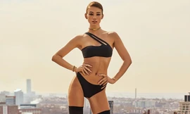 Người mẫu cao 1m80 Lorena Rae diện áo tắm thả dáng tuyệt đẹp