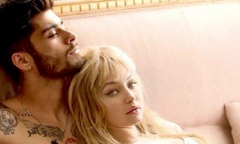 Bạn bè thân của Gigi – Zayn tiết lộ: “Họ trân trọng từng giây phút bên nhau và đang yêu nhau say đắm. Zayn thích tận hưởng một buổi tối yên bình bên người yêu hơn là tiệc tùng bất tận."