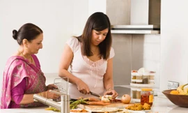 Bó tay với định mức 100.000 đồng tiền chợ của mẹ chồng