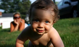 Mốc phát triển ấn tượng của bé trong một năm đầu đời 