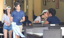 ‘Cô phù thủy nhỏ’ Emma Watson tình tứ hôn bạn trai mới là CEO