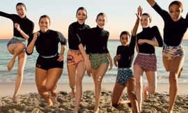 Dàn ‘chân dài’ diện short ngắn khoe chân thon trước biển