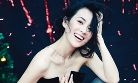 Chương Tử Di vai trần gợi cảm đầy quyến rũ