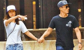 Vợ chồng Lâm Tâm Như – Hoắc Kiến Hoa tay trong tay xuống phố