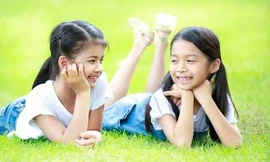 Trẻ cần được chơi ngoài trời ít nhất 1 tiếng mỗi ngày