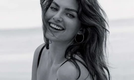 Alyssa Miller đẹp nuột nà giữa biển xanh cát trắng