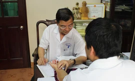 Quý ông kiếm con nhờ thuốc Đông y