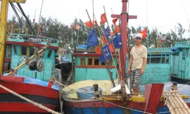 Ngư dân đang tự mò giữa biển