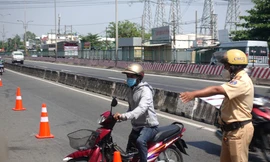 CSGT xử phạt nhiều tài xế chạy quá tốc độ trên Quốc lộ 1A 