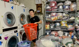 Dịch vụ 'hái ra tiền', càng mưa càng đắt khách ở TPHCM