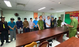 Bắt Giám đốc cùng 10 nhân viên Trung tâm Đăng kiểm 50-05V 