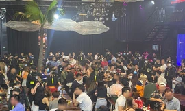 Hơn 400 người có mặt tại quán bia ở TPHCM bị đưa về trụ sở công an