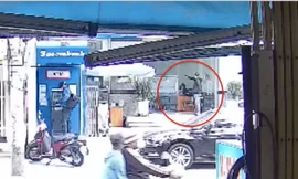 Nam thanh niên cầm vật giống súng xông vào ngân hàng ở TPHCM