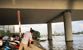 Nhiều vụ cháy dưới gầm cầu, đe dọa an toàn tại TPHCM