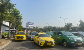 Kiến nghị taxi được vào thẳng sân bay Tân Sơn Nhất đón khách