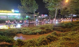 Vỡ đường ống nước, nhiều hộ dân ở TPHCM bị ảnh hưởng