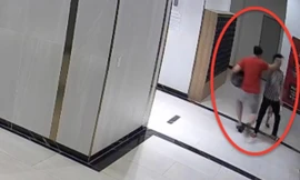 Bị hành hung vì đuổi chó không rọ mõm đang áp sát con trai