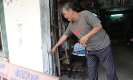 Nơi nền nhà cao hơn mặt đường cả mét, nhưng người dân vẫn phải... chạy ngập