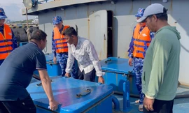 Cảnh sát biển liên tiếp phát hiện tàu chở dầu DO không rõ nguồn gốc 