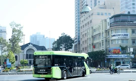 Tuyến xe buýt điện đầu tiên lỗ gần 30 tỉ đồng, TP HCM lên phương án 'giải cứu' như nào?