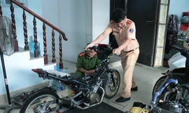 CSGT đột kích nhiều lò 'độ xe' ở TPHCM 