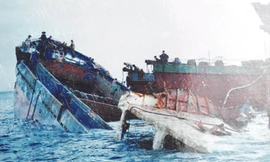 Trục vớt tàu là công việc khó khăn, nguy hiểm