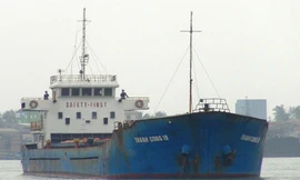 Bắt tàu chở hơn 3.000 tấn quặng không có giấy tờ