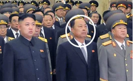 Người đàn ông bí ẩn đứng cạnh lãnh đạo CHDCND Triều Tiên Kim Jong Un là nhà khoa học tên lửa