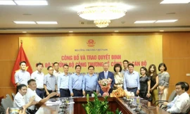 Bản tin 8H: Bộ Công Thương và Bộ Tài chính bổ nhiệm nhân sự chủ chốt