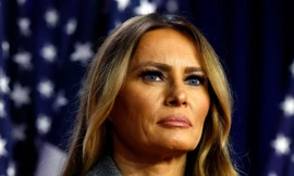 Bà Melania vắng mặt trong bức ảnh gia đình Trump