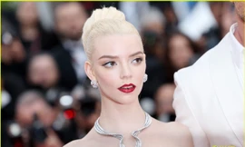 Cannes ngày 2: Mỹ nhân mặc váy xẻ tà hớ hênh