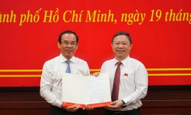 Bản tin 8H: Hai phó chủ tịch UBND TPHCM nhận nhiệm vụ mới
